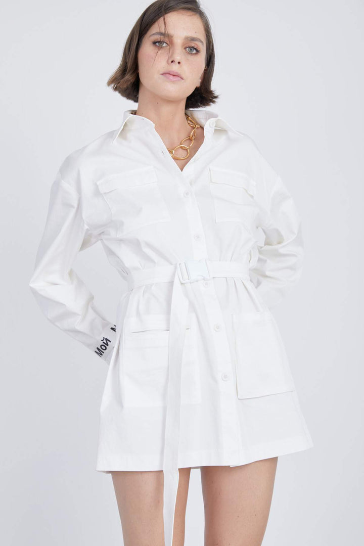 שמלה מכופתרת מאונטן בצבע לבן - Moi Collection