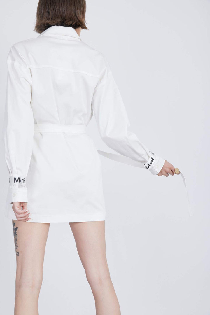 שמלה מכופתרת מאונטן בצבע לבן - Moi Collection