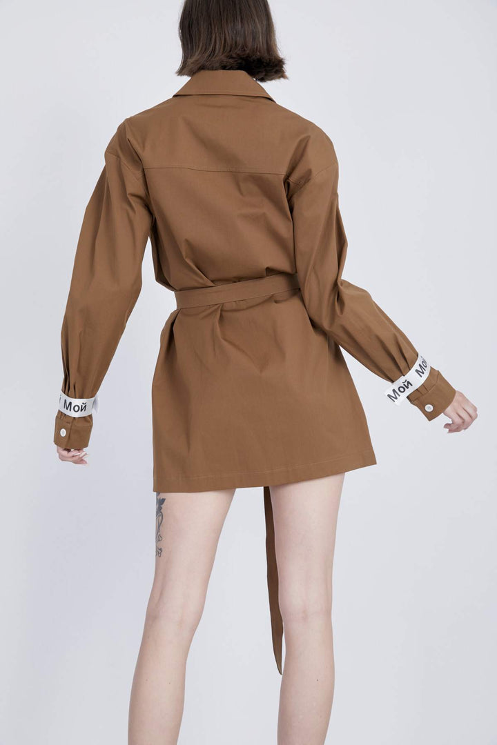 שמלה מכופתרת מאונטן בצבע חום - Moi Collection
