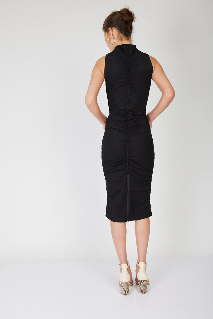שמלת קלאוד כיווצים בצבע שחור - Razili Studio