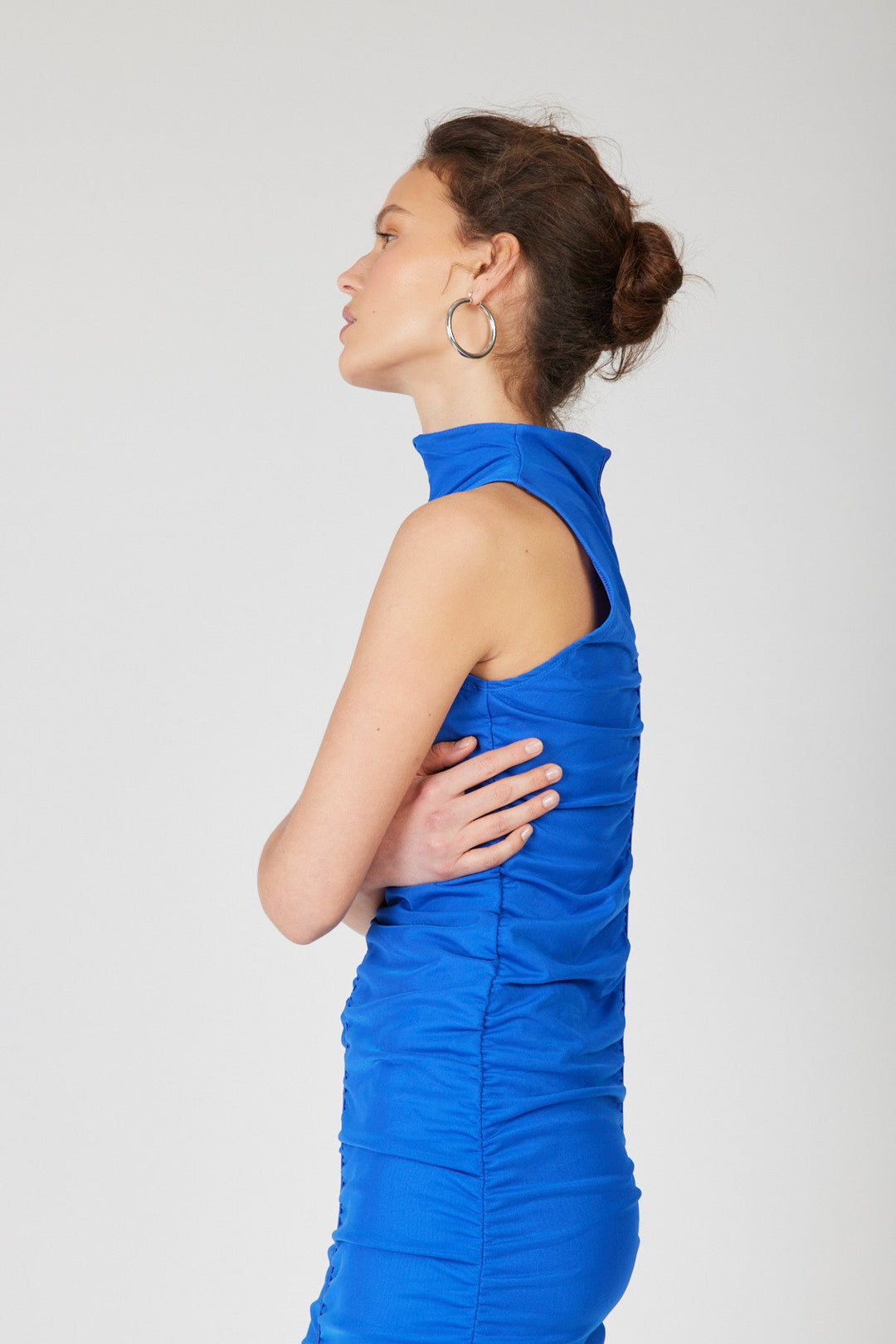 שמלת קלאוד כיווצים בצבע כחול - Razili Studio
