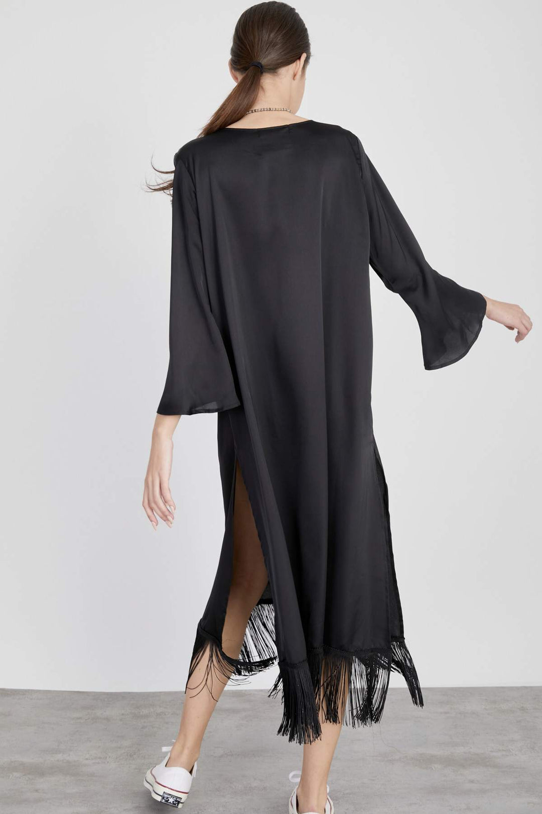 שמלת מכפלת פרנזים שחורה - Ayelet Weinman