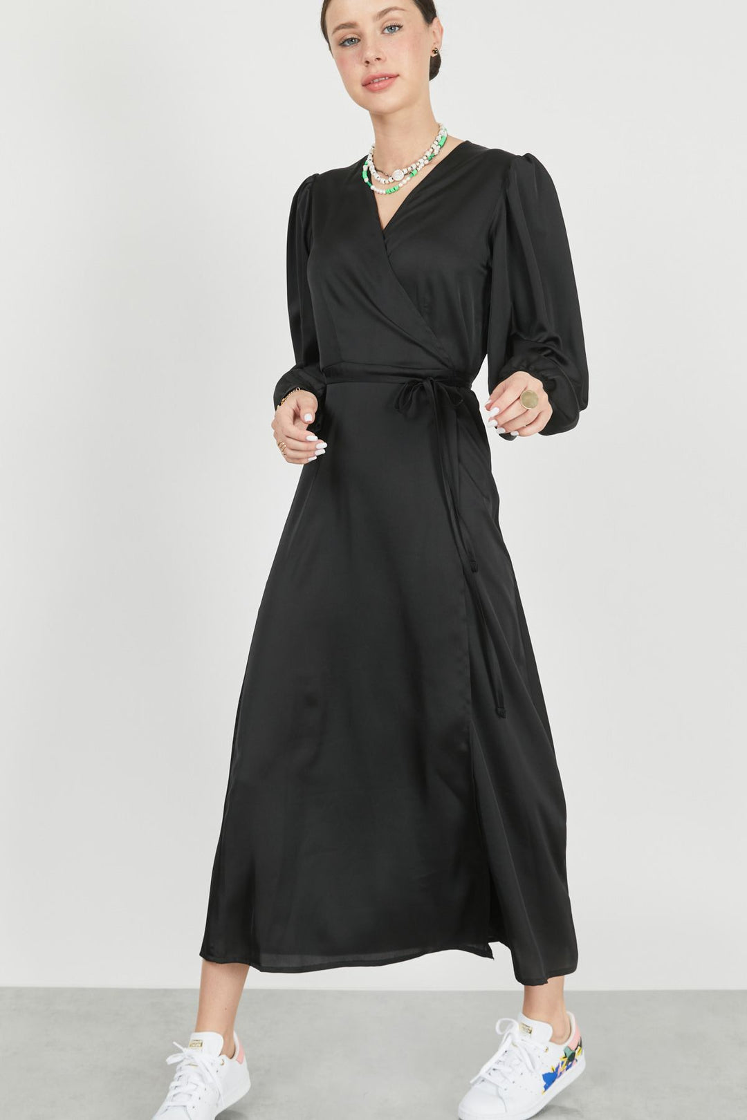 שמלת מעטפת שחורה - Razili Studio