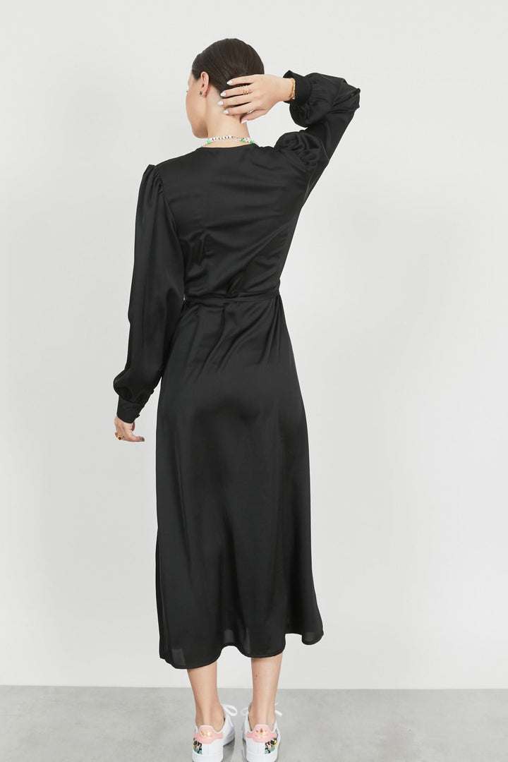 שמלת מעטפת שחורה - Razili Studio