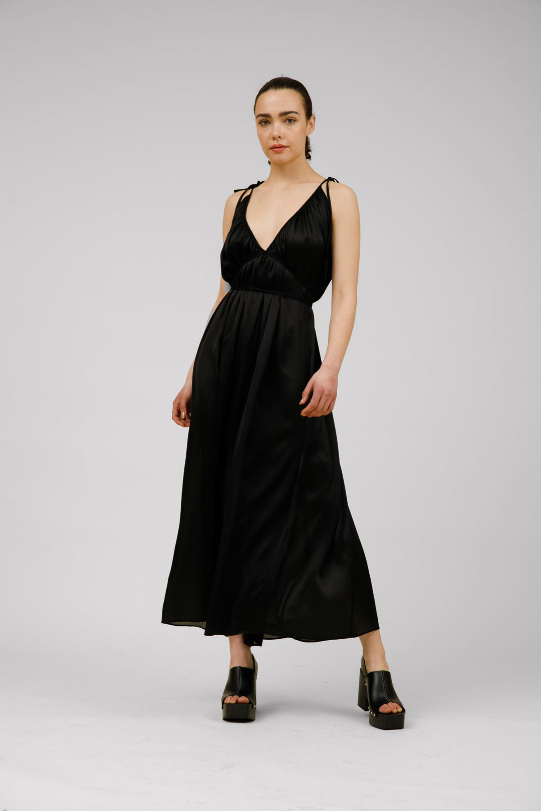 שמלת מידי קארי בצבע שחור - M By Maskit