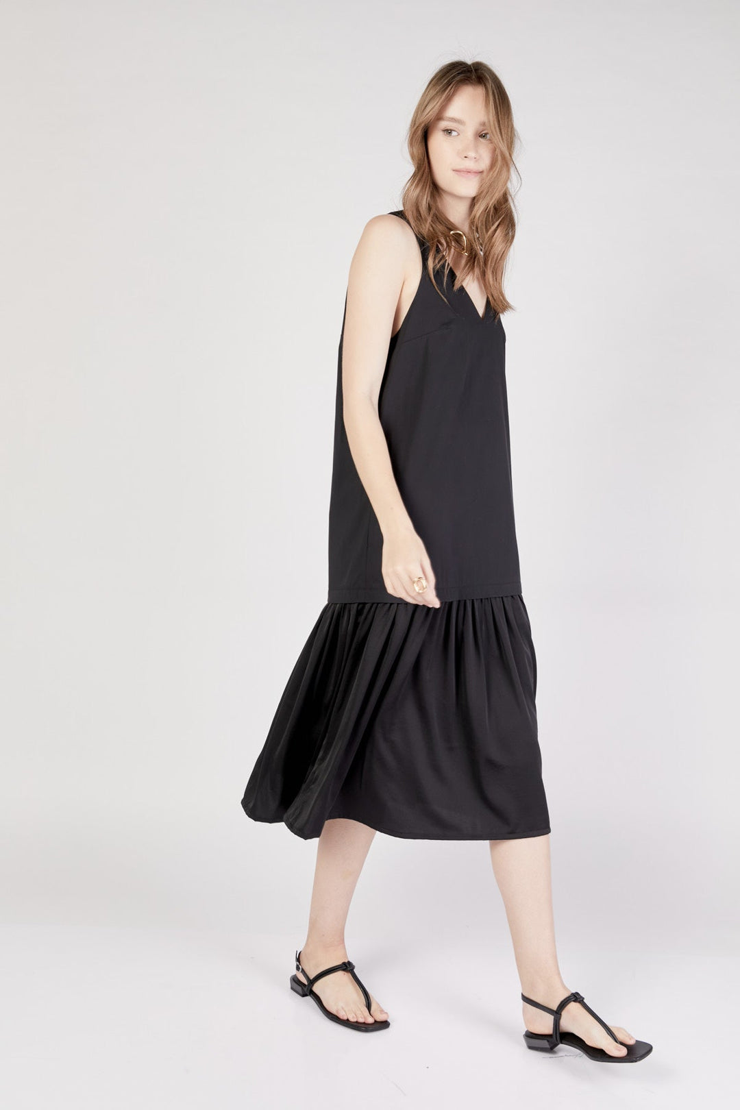 שמלת מידי ריזלינג בצבע שחור - Razili Studio