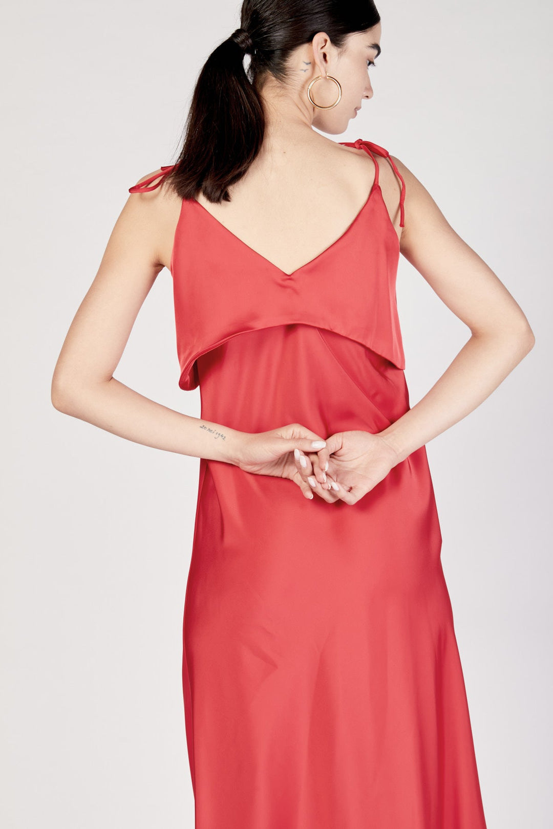 שמלת מידי שרדוני בצבע אדום - Razili Studio
