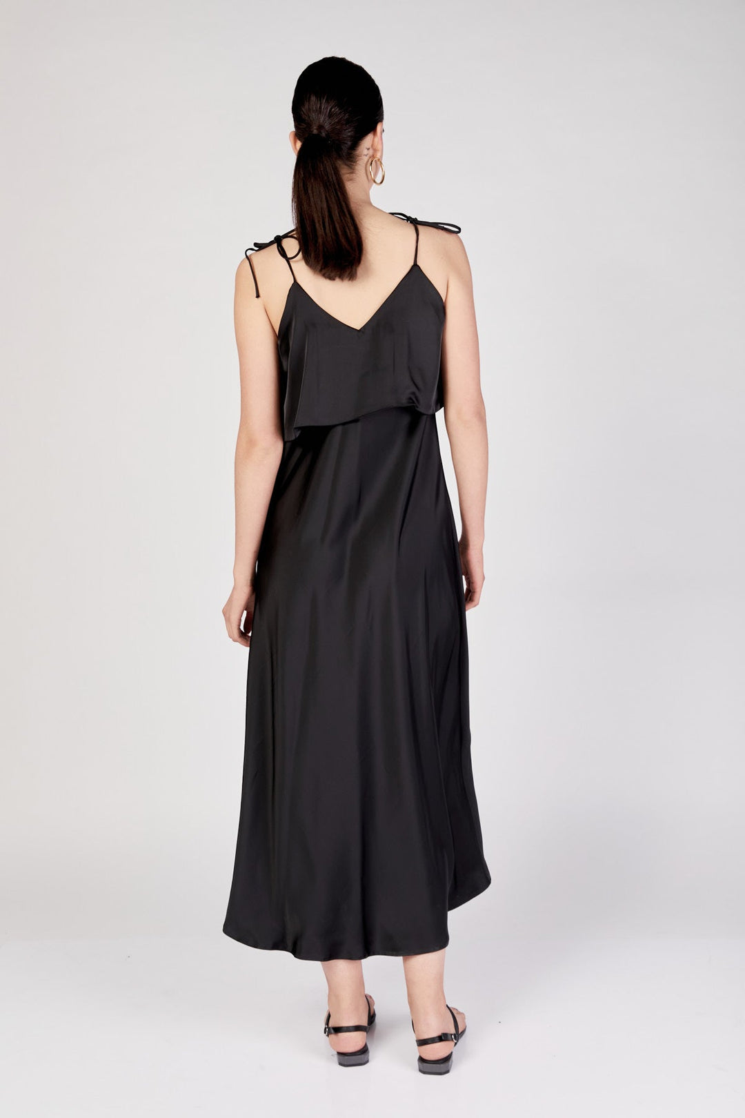 שמלת מידי שרדוני בצבע שחור - Razili Studio
