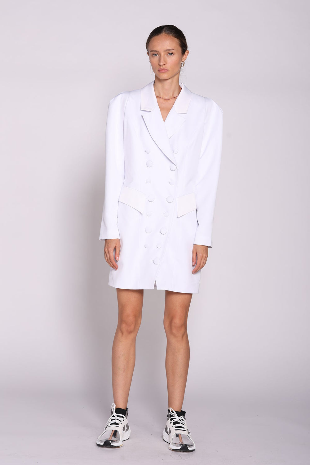 שמלת מיני מחוייטת ברברה בצבע לבן - Moi Collection