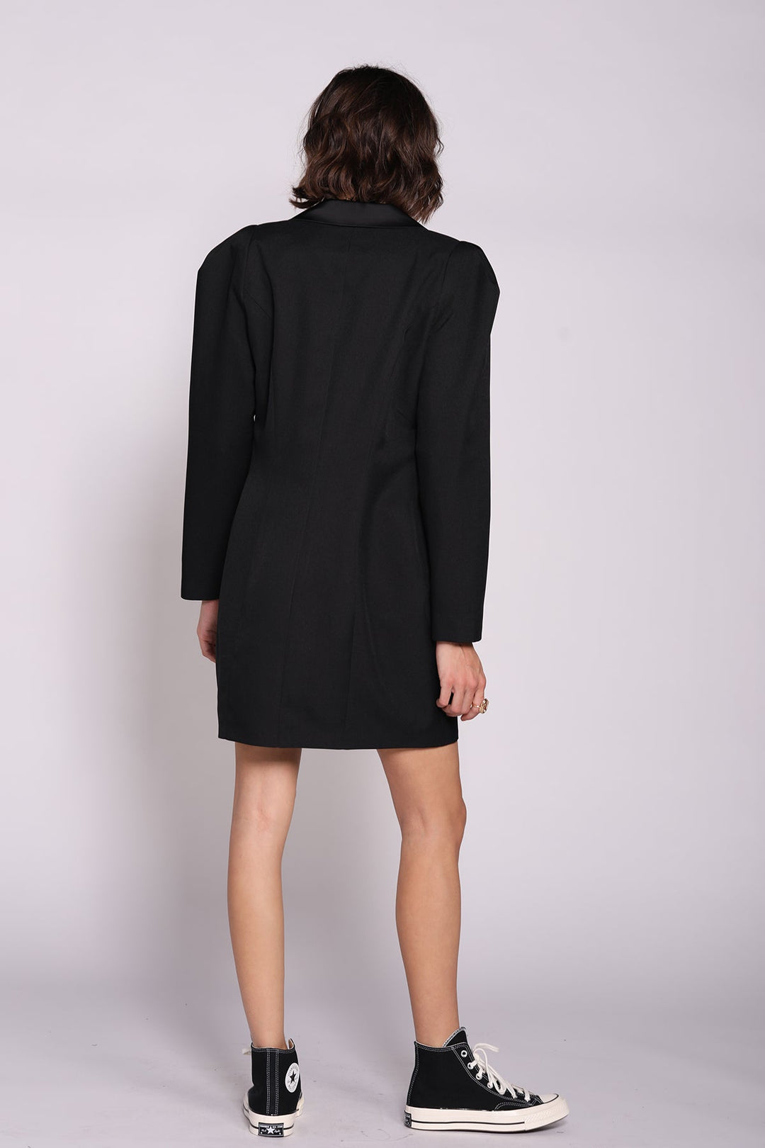 שמלת מיני מחוייטת ברברה בצבע שחור - Moi Collection