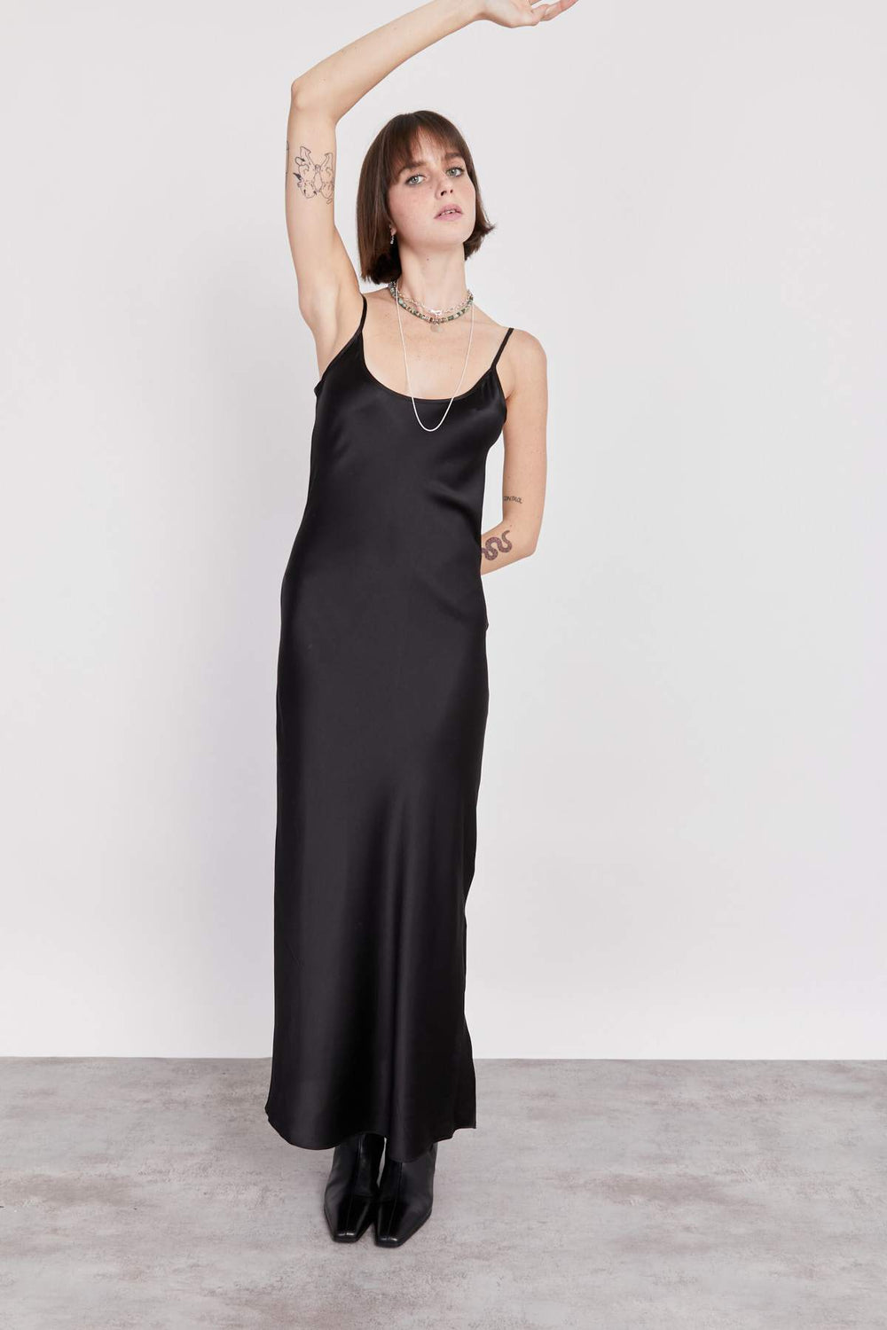 שמלת מקסי קלי בצבע שחור - Mother Ofall