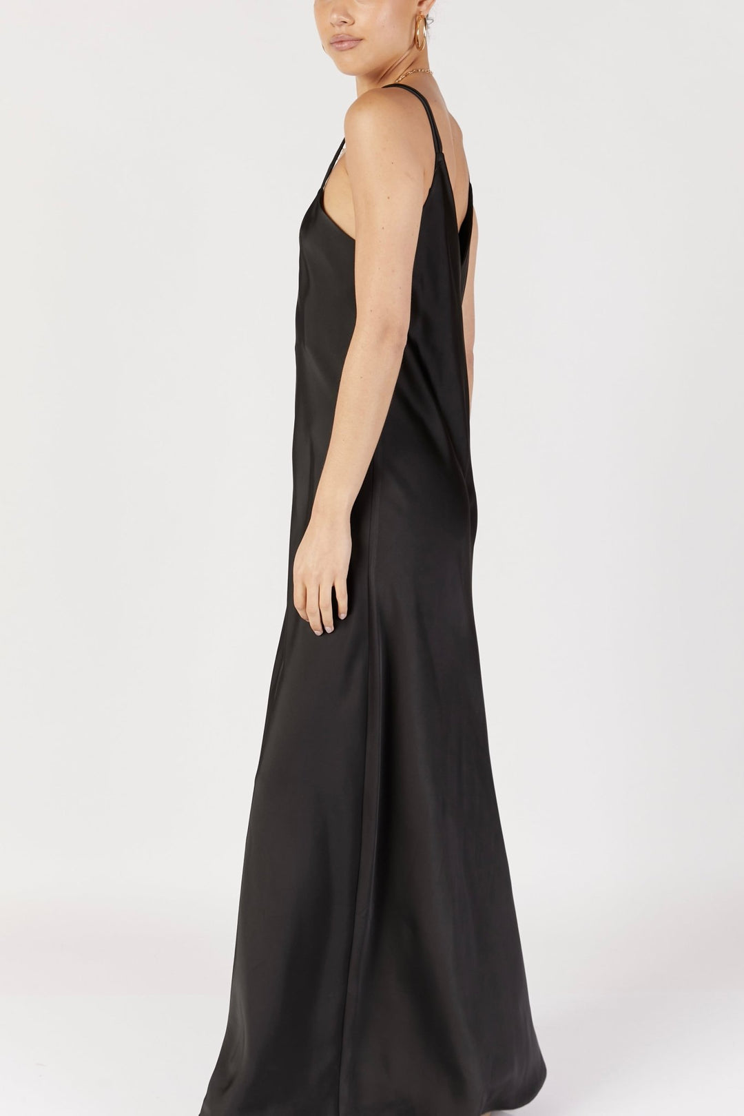 שמלת מקסי סאטן בצבע שחור - Moi Collection