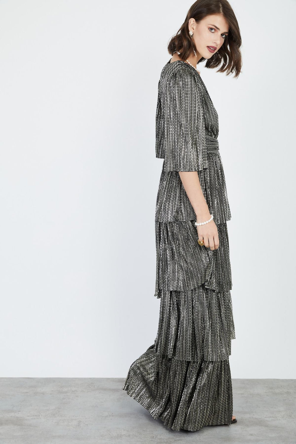 שמלת סיה בצבע שחור וזהב - Sabina Musayev