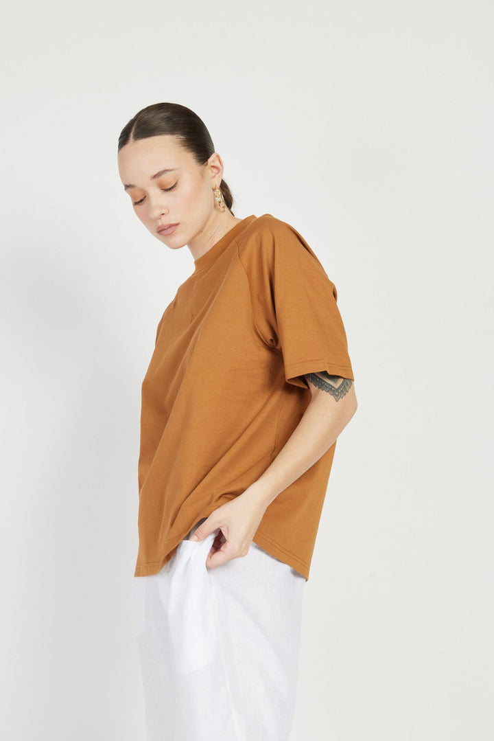 חולצה קצרה סאנסט בצבע חום - Terra