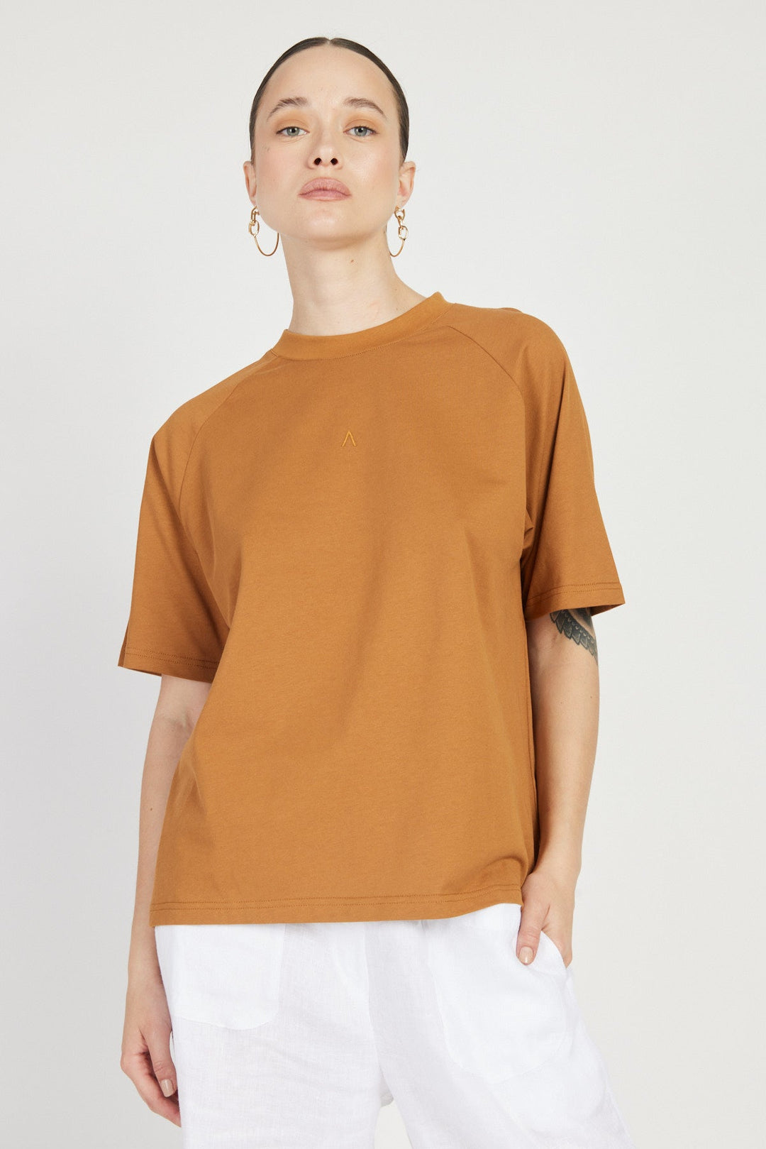 חולצה קצרה סאנסט בצבע חום - Terra