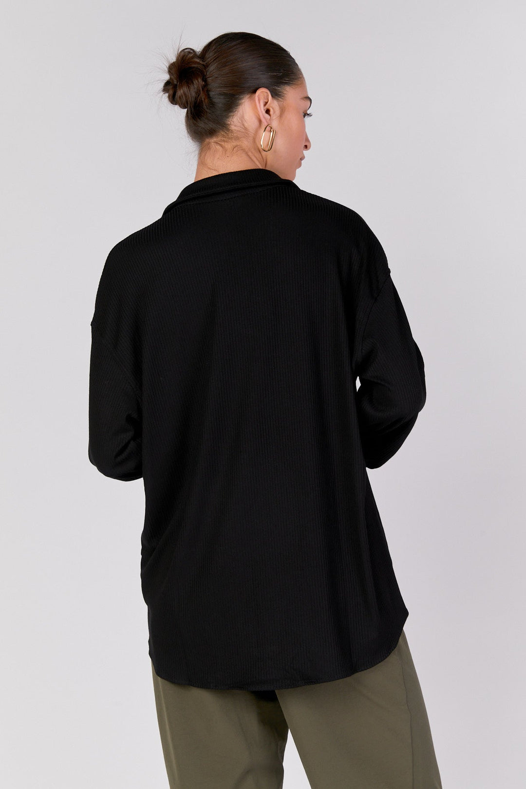 חולצה מכופתרת בצבע שחור - Monochrome