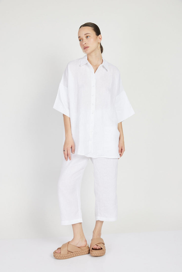 חולצה מכופתרת קצרה באגסי בצבע לבן - Two/Tone