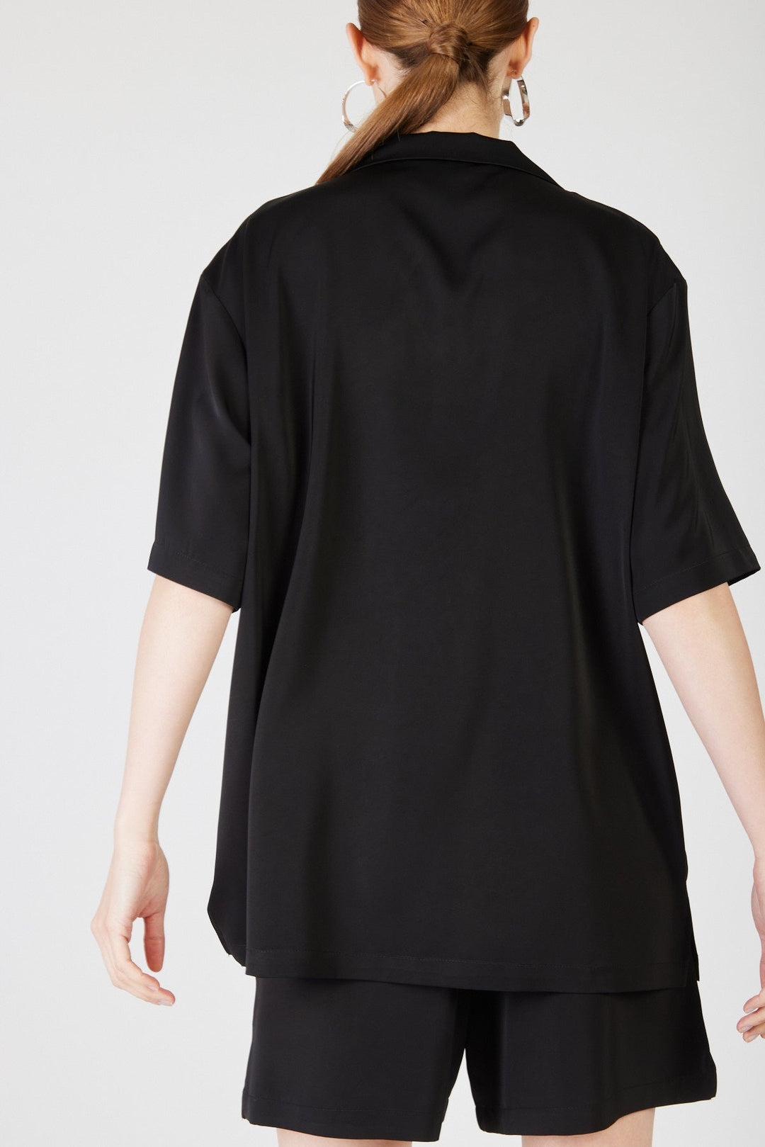 חולצה מכופתרת קצרה Bish בצבע שחור - Juicy Couture