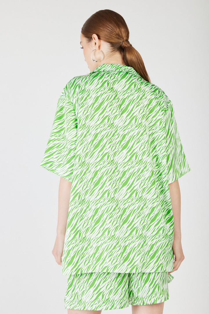 חולצה מכופתרת קצרה Bish בהדפס זברה לבן\ירוק - Juicy Couture