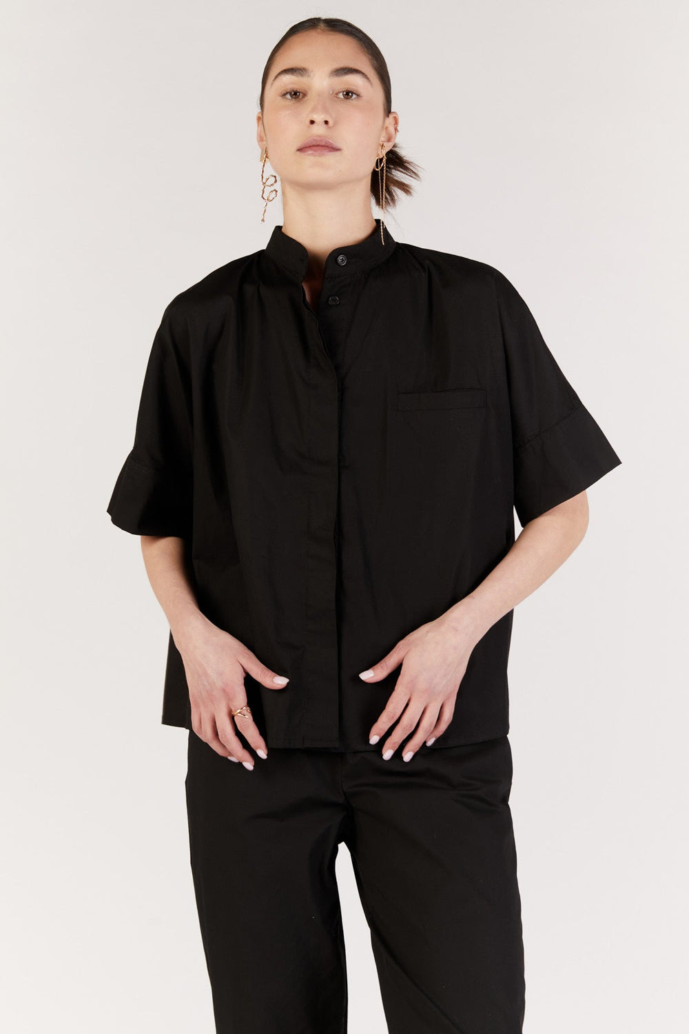 חולצה מכופתרת מרלו בצבע שחור - Razili Studio