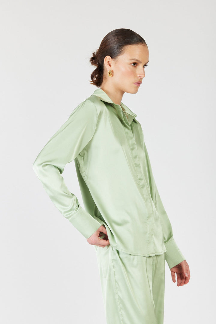חולצה מכופתרת סאטן פרלה בצבע ירוק - Mother Ofall