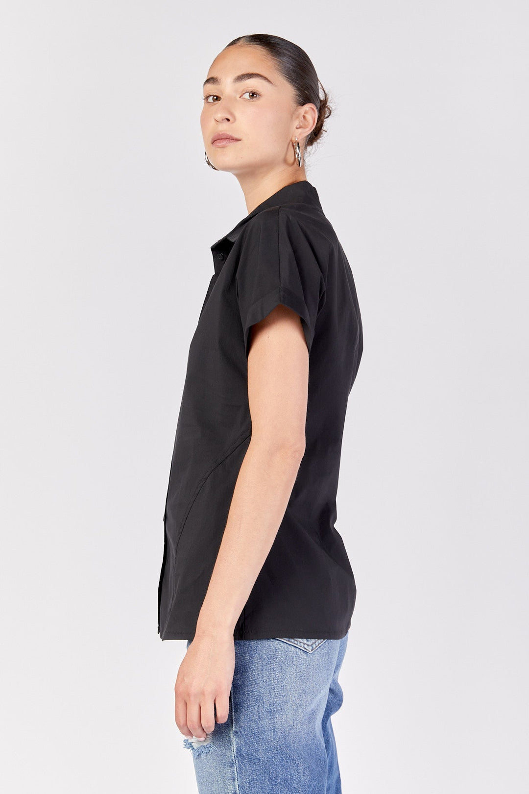 חולצה מכופתרת סמית בצבע שחור - Ella Levy