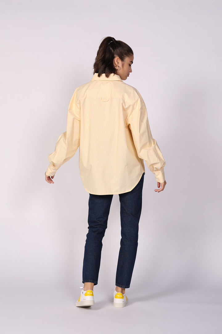 חולצת אוברסייז מכופתרת בצבע צהוב - Razili Studio
