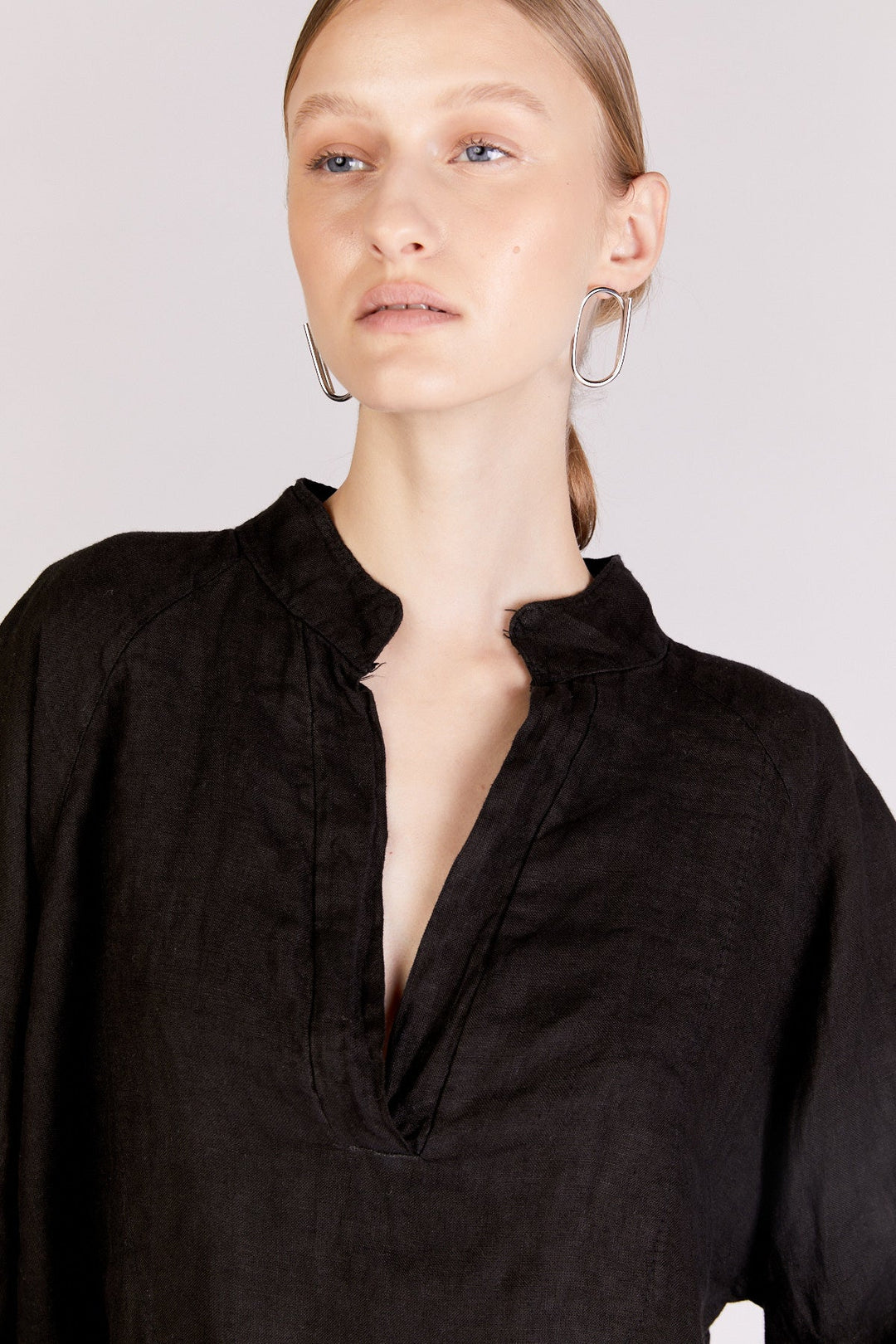 חולצת טבה בצבע שחור - Razili Studio