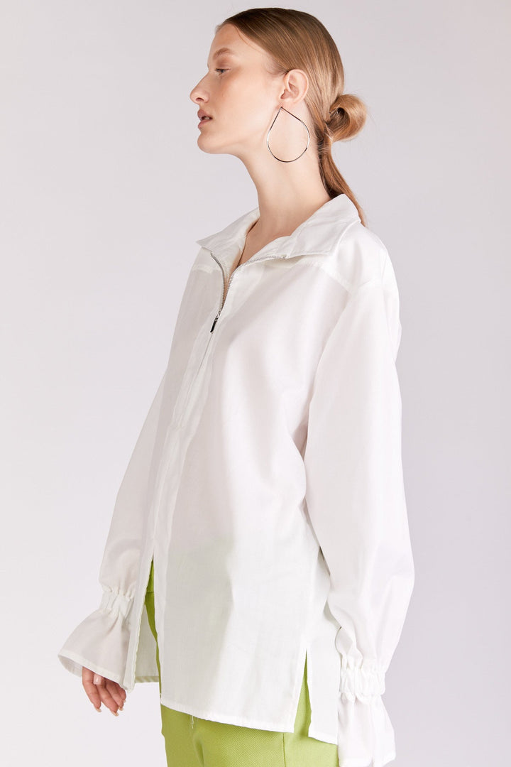 חולצת ביאטה בצבע לבן - Razili Studio