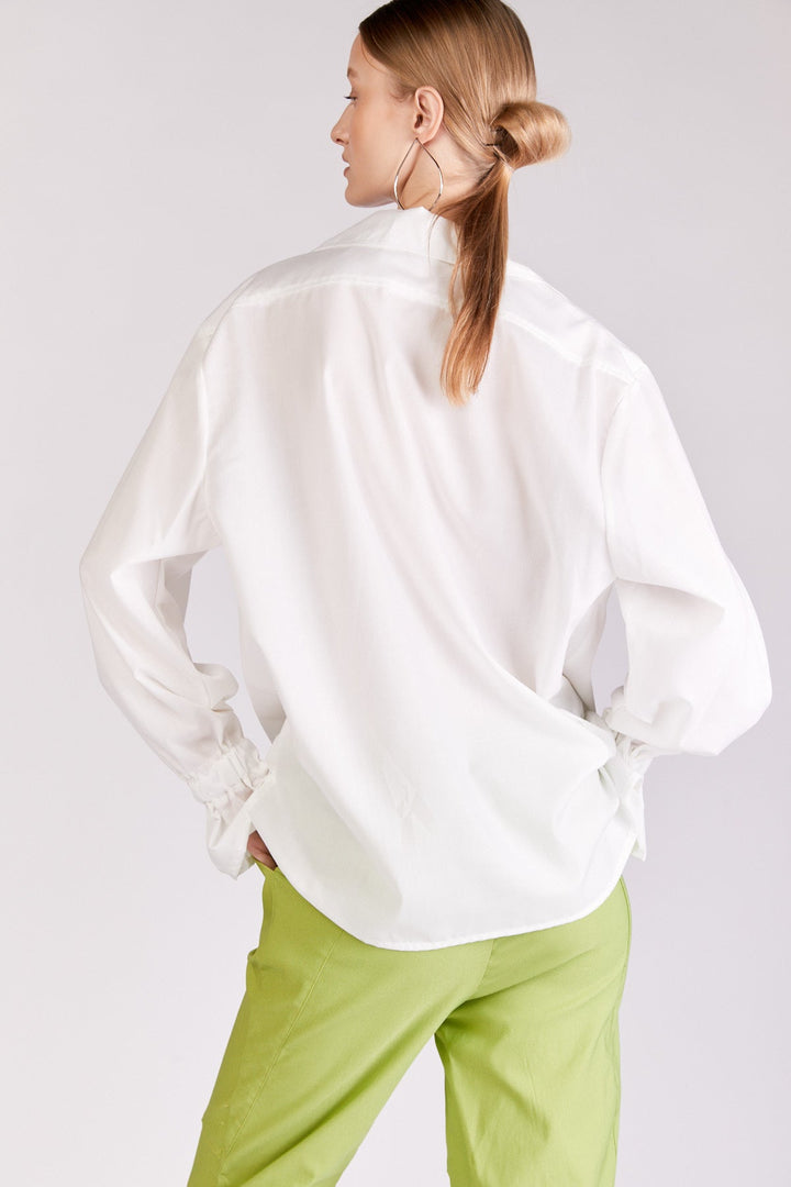 חולצת ביאטה בצבע לבן - Razili Studio