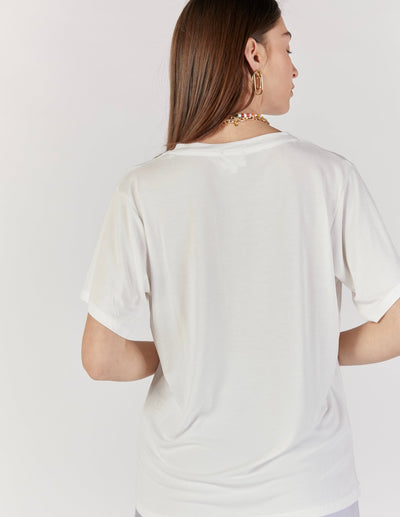 חולצת בייסיק וי בצבע קרם - Moi Collection
