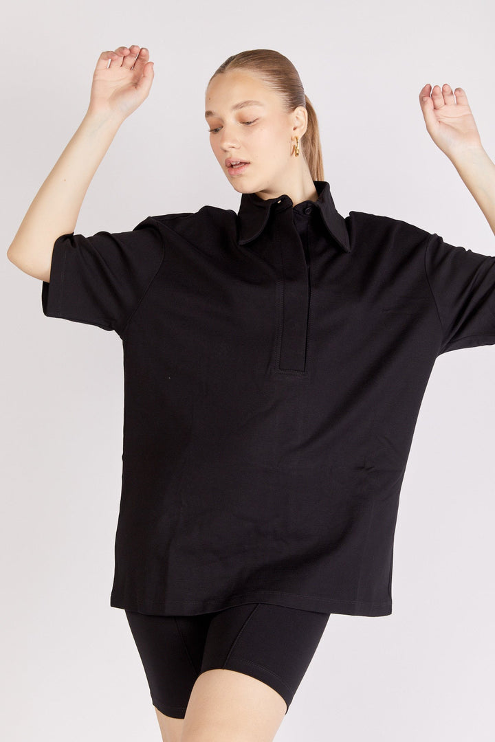 חולצת פולו פייפ קצרה בצבע שחור - Razili Studio