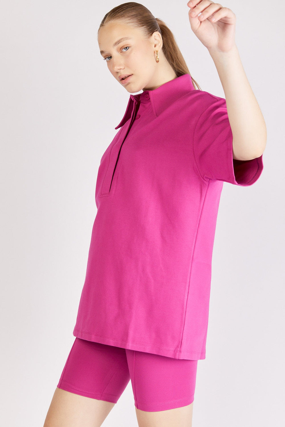 חולצת פולו פייפ קצרה בצבע ורוד - Razili Studio