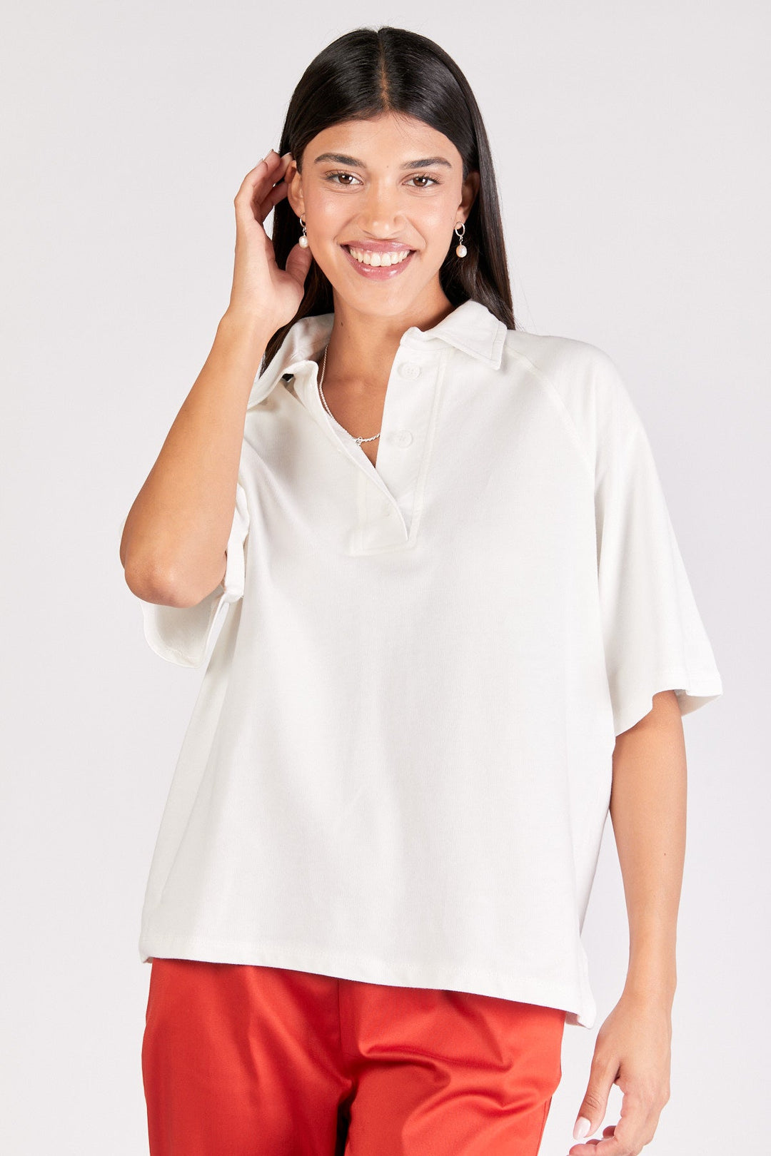 חולצת פולו לאני בצבע לבן - Dana Sidi