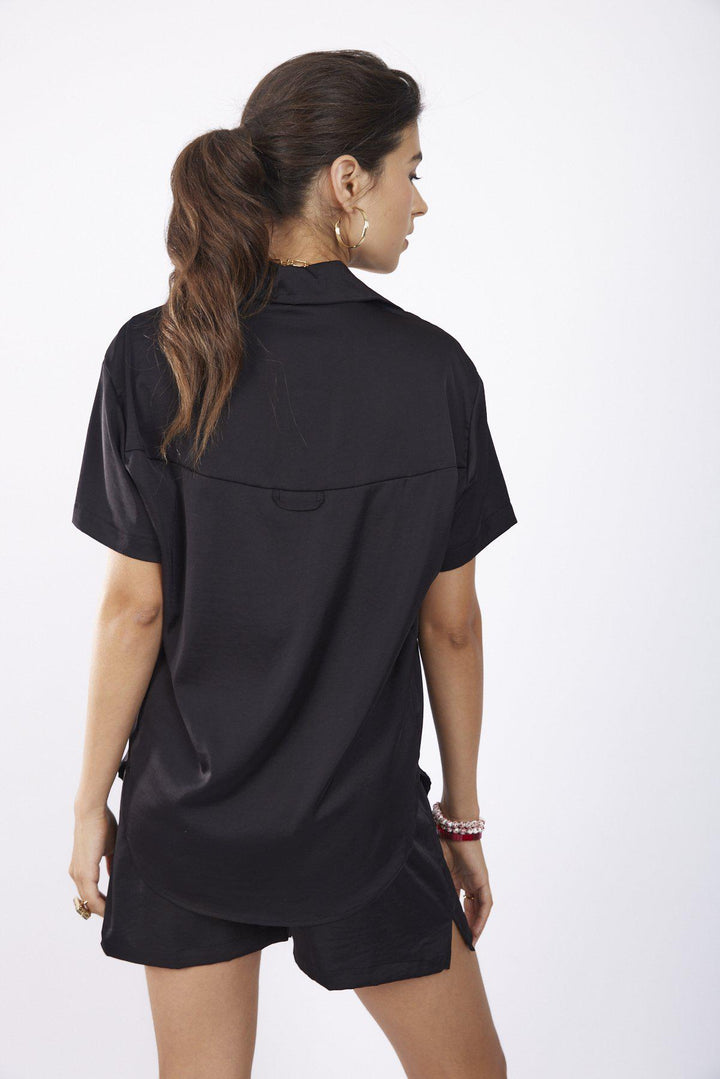 חולצת ג'ני בצבע שחור - Razili Studio