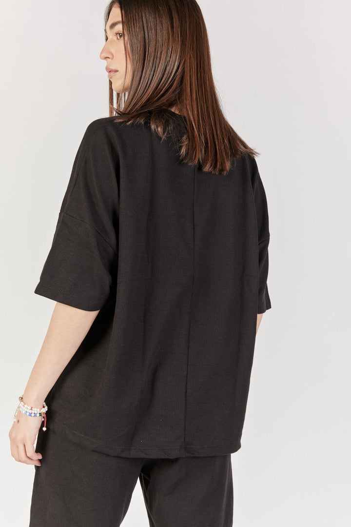 חולצת ג'סטין וופל בצבע שחור - Monochrome