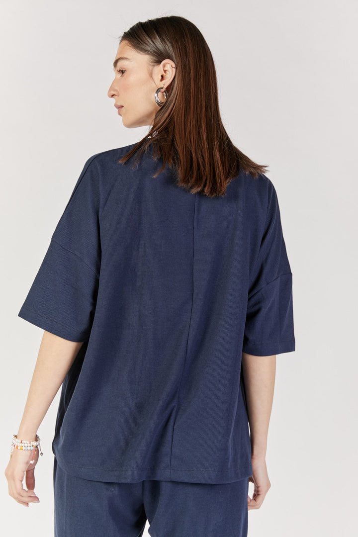 חולצת ג'סטין וופל בצבע כחול - Monochrome