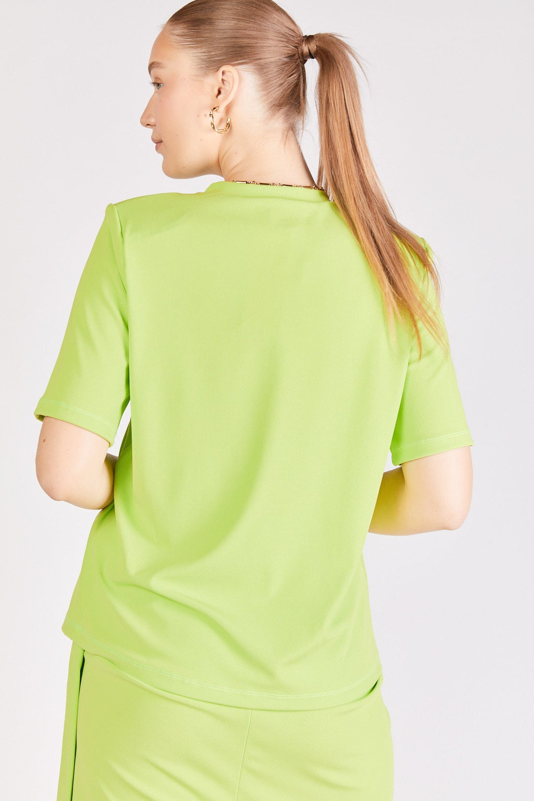 חולצת טי שירט אלבינה בצבע ירוק - Dana Sidi