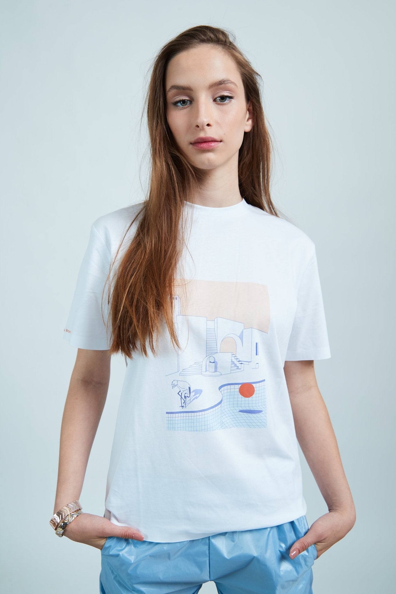 חולצת טי שירט בצבע לבן - Razili Studio