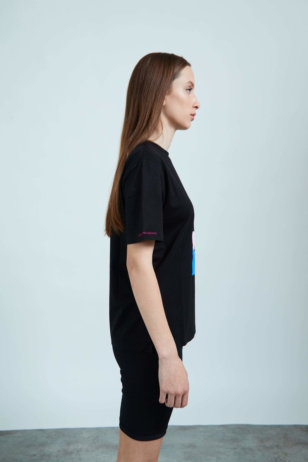 חולצת טי שירט בצבע שחור - Razili Studio