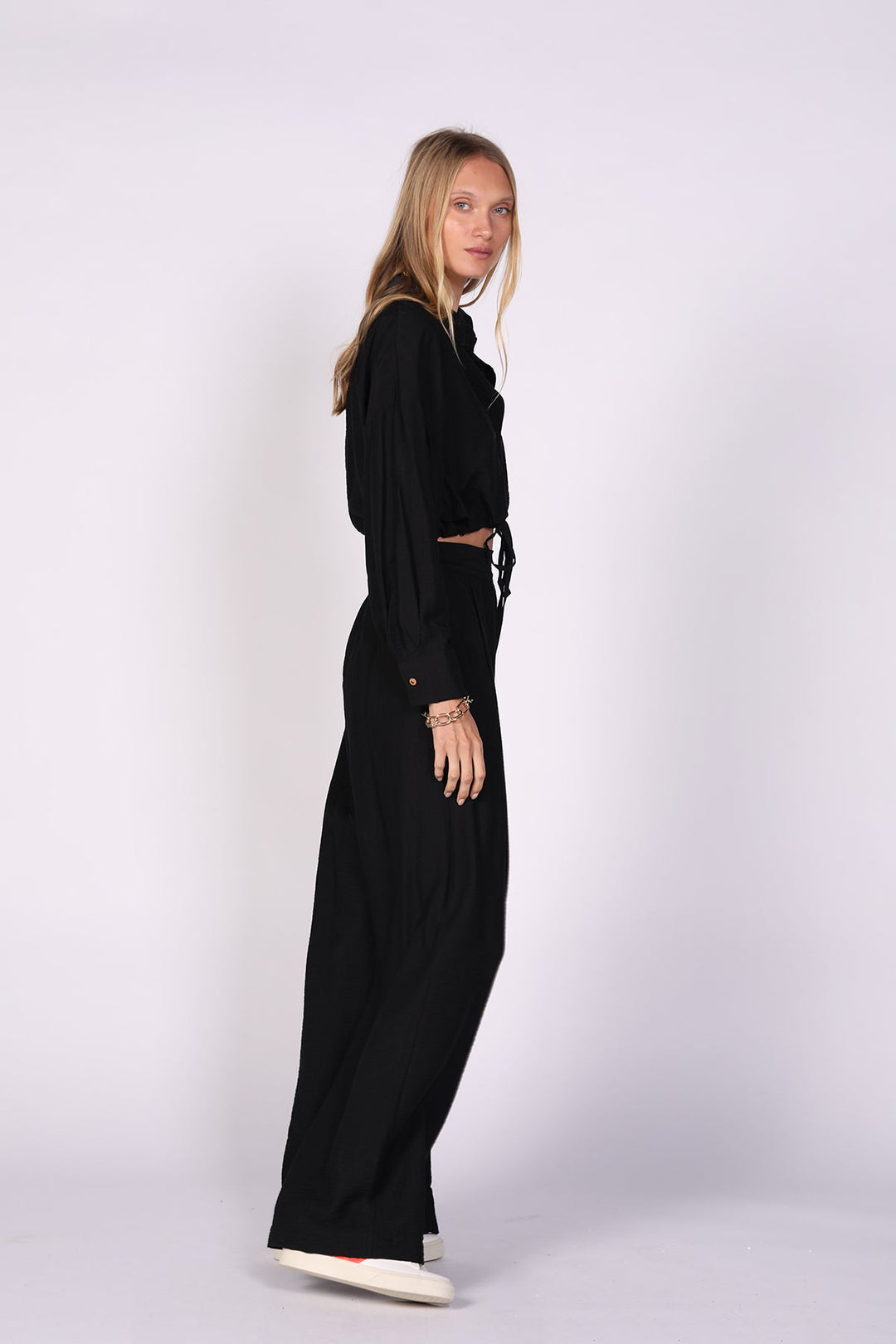 חולצת קפריסין בצבע שחור - Neta Efrati