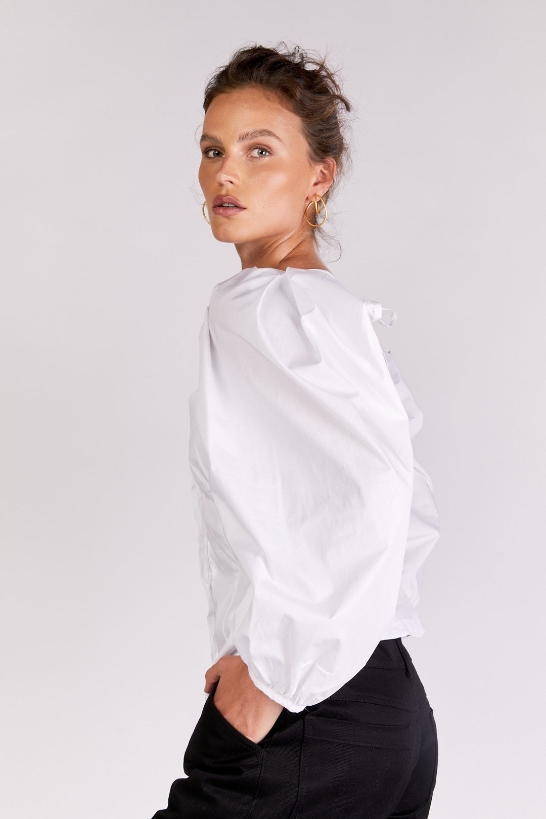 חולצת לולה בצבע לבן - Moi Collection