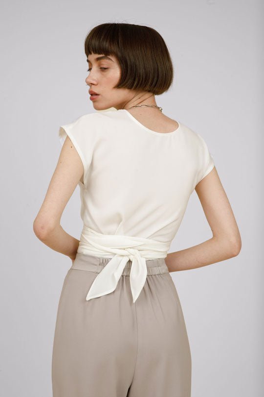 חולצת מעטפת אוליב בצבע לבן - M By Maskit