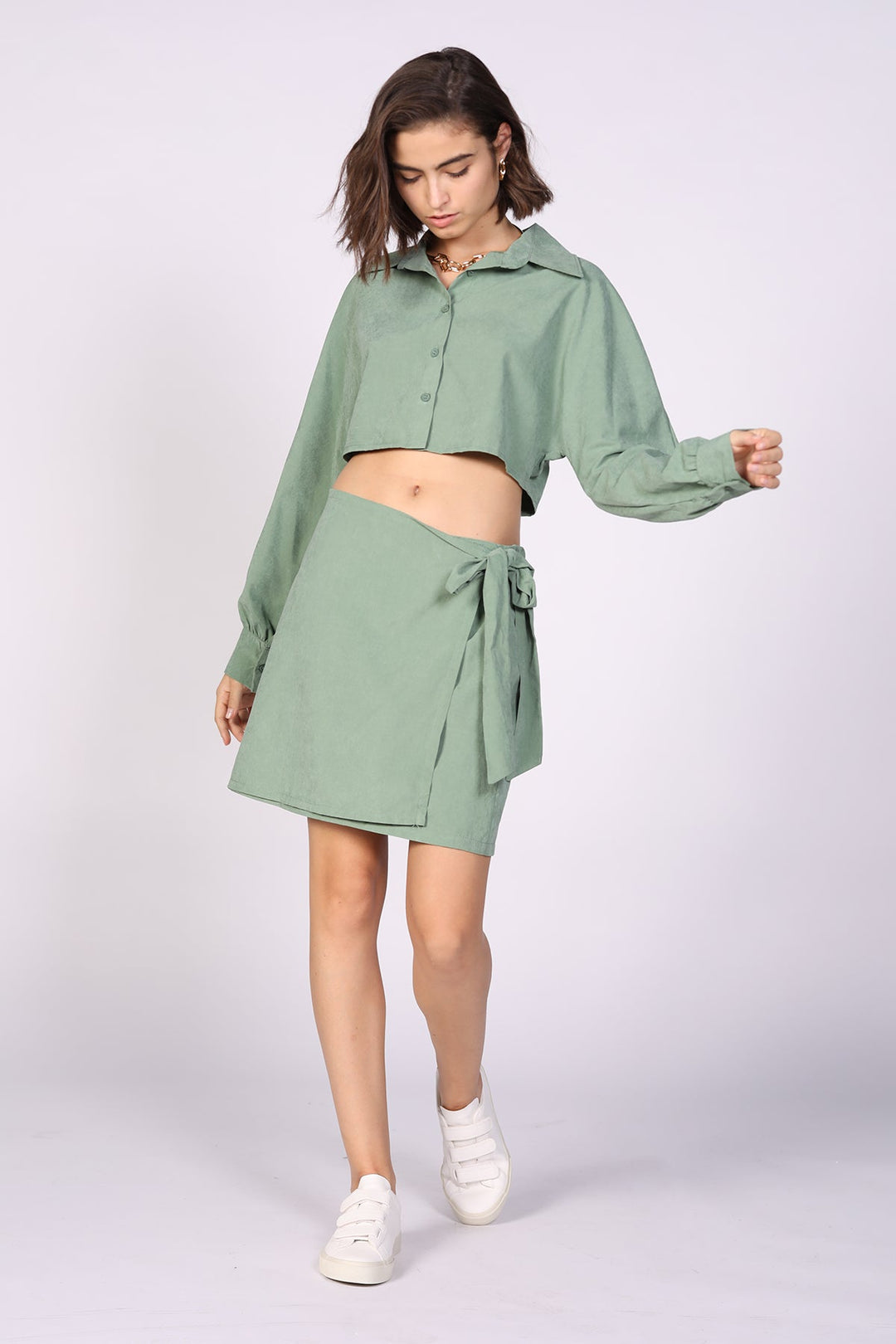 חולצת מכופתרת אניטה קרופ בצבע ירוק - Re