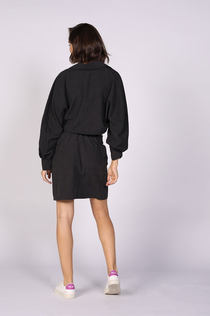 חולצת מכופתרת אניטה קרופ בצבע שחור - Re