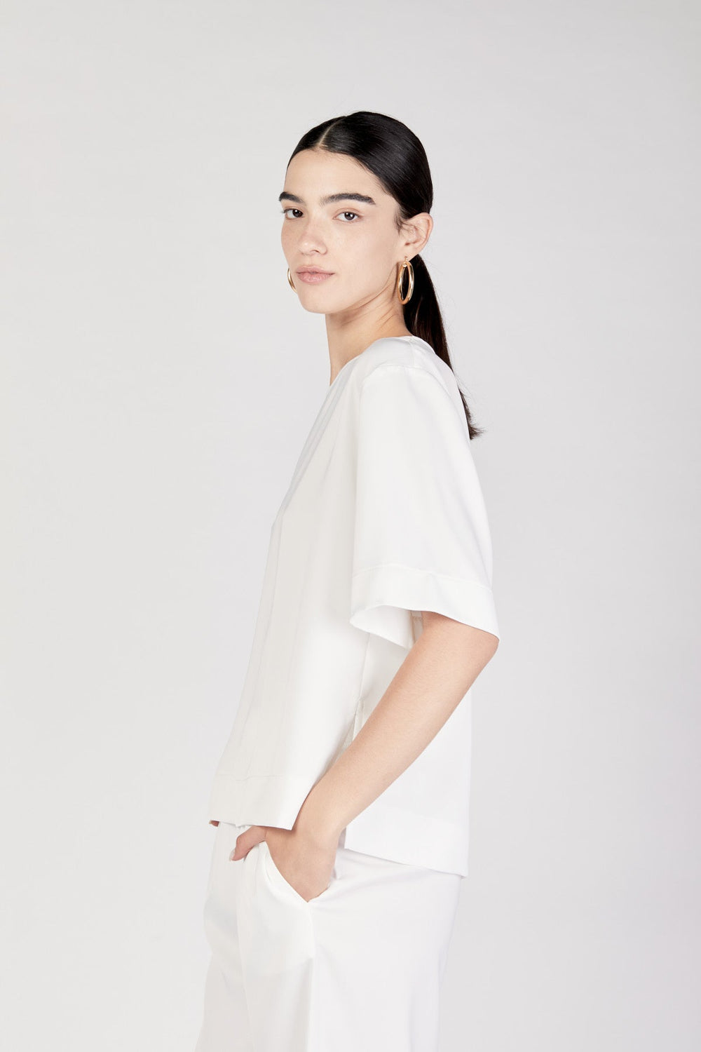 חולצת מוסקט בצבע לבן - Razili Studio