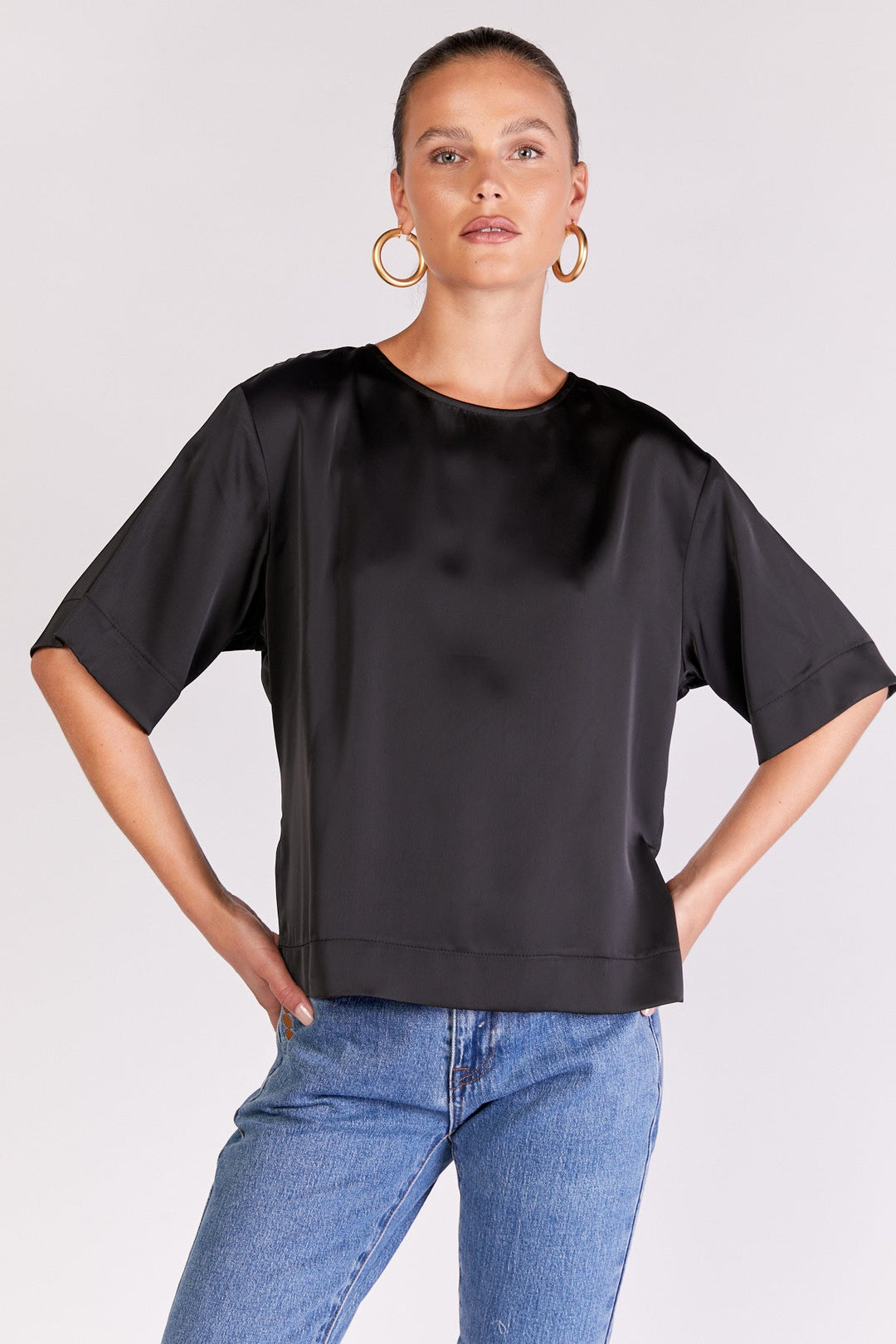 חולצת מוסקט בצבע שחור - Razili Studio