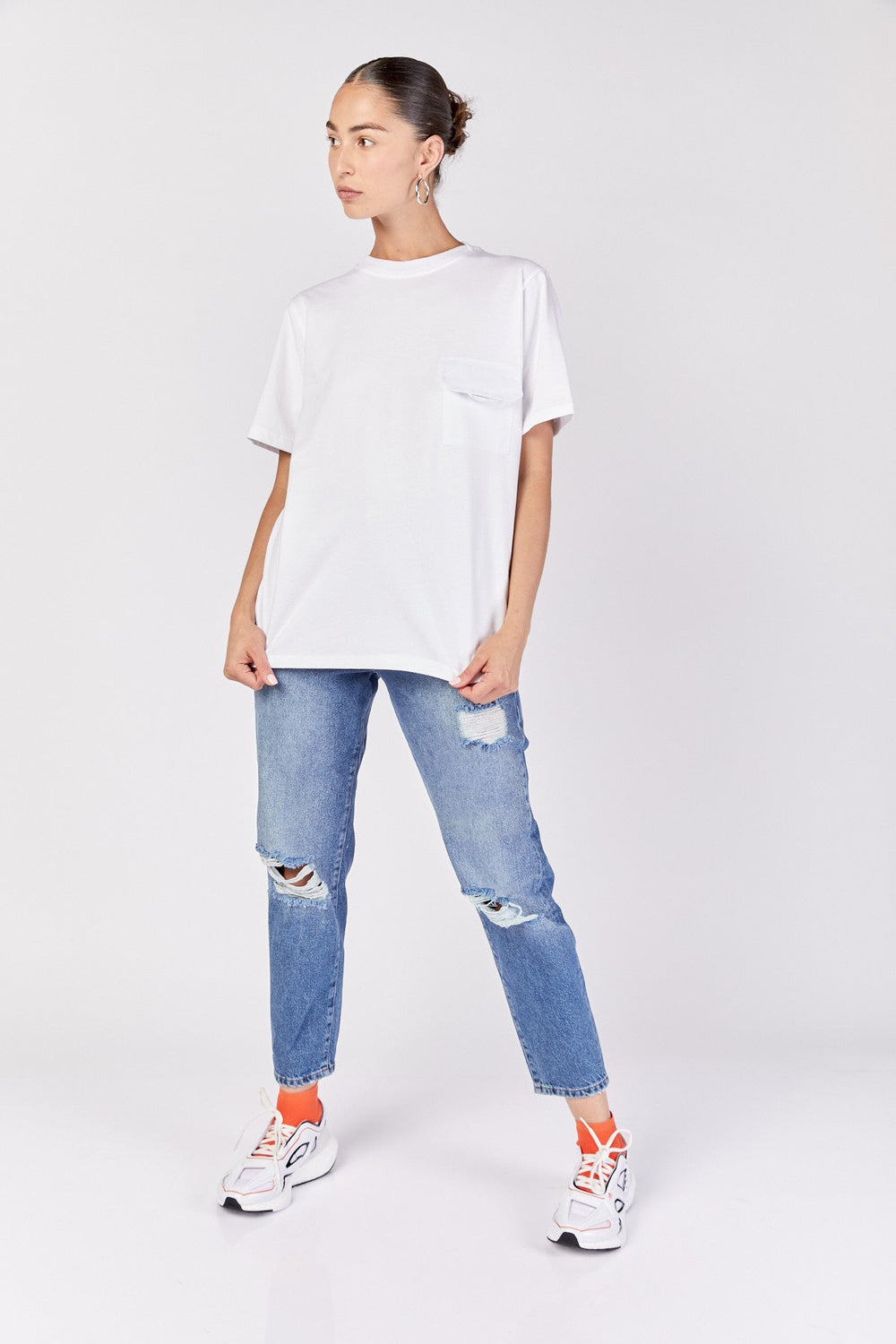 חולצת ניקי בצבע לבן - Razili Studio