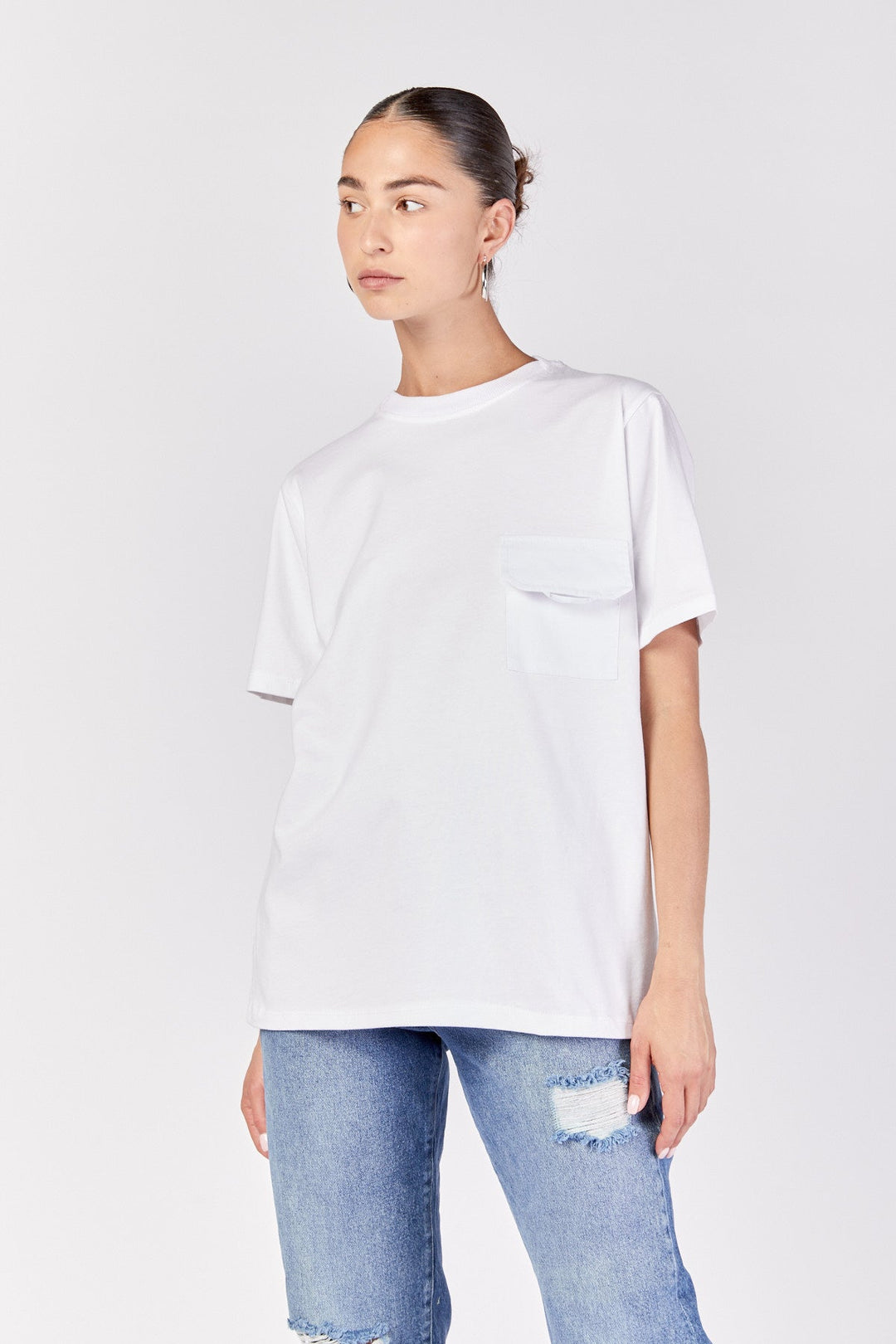 חולצת ניקי בצבע לבן - Razili Studio