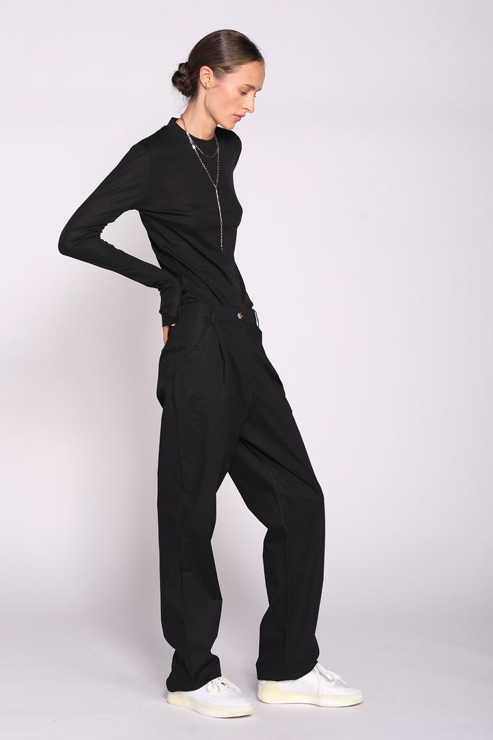 חולצת ניקי בטי בצבע שחור - Moi Collection